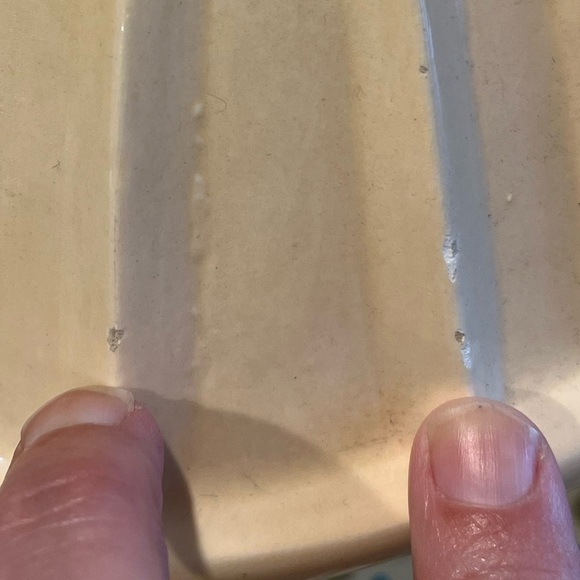 🥕 Vintage Handmade Ceramic Roaster with Vegetable Motif - Picture 10 of 15